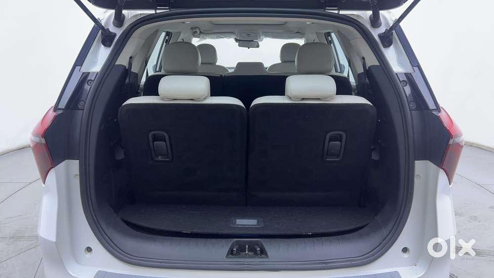 Mahindra Xuv700 2.2 Ax 7 Diesel Mt Luxury Pack Str, 2022, Diesel