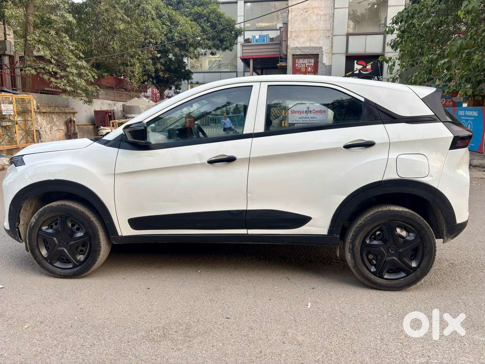 Tata Nexon Smart Plus1.2 Revotron Petrol 5 Mt, 2024, Petrol