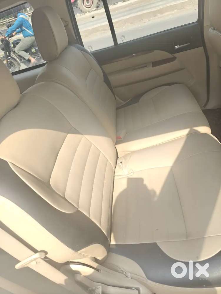 Ford Endeavour Titanium 2012