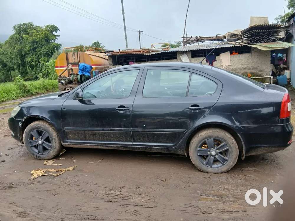 Skoda Laura 2010 Petrol 100000 Km Driven