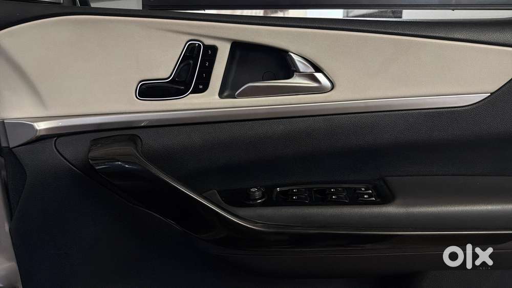 Mahindra Xuv700 2.0 Ax 7 Petrol At Luxury Pack Str, 2022, Petrol