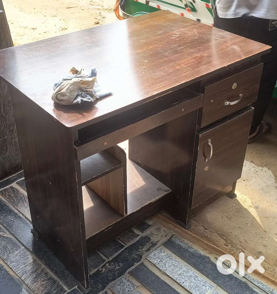 Office table