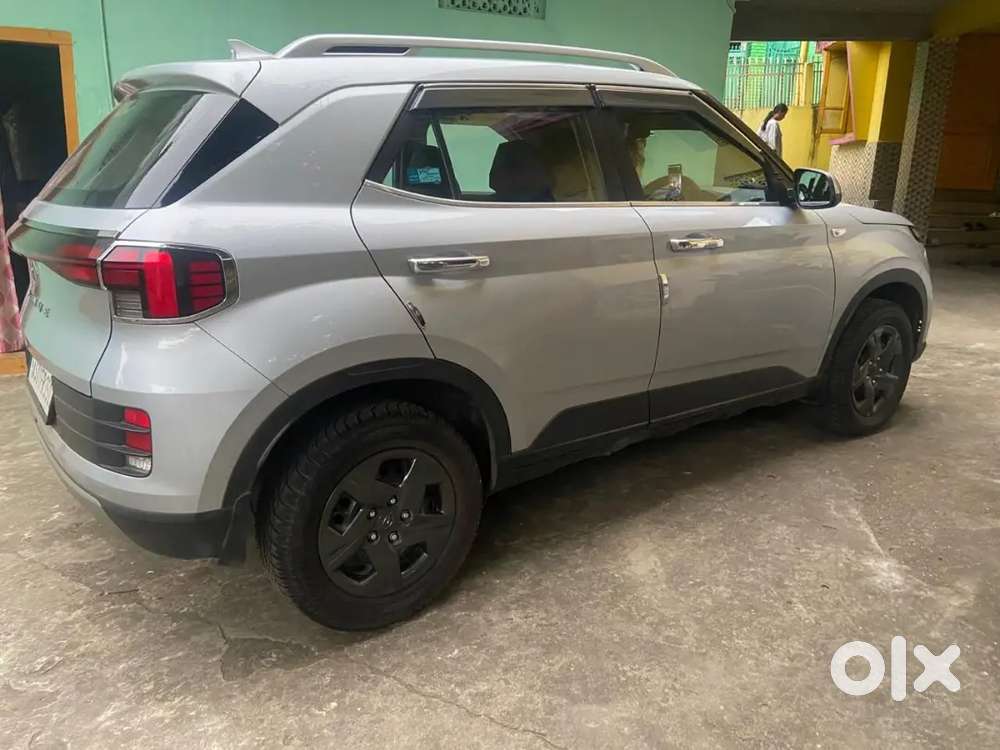 Hyundai Venue 2023 Petrol 72345 Km Driven