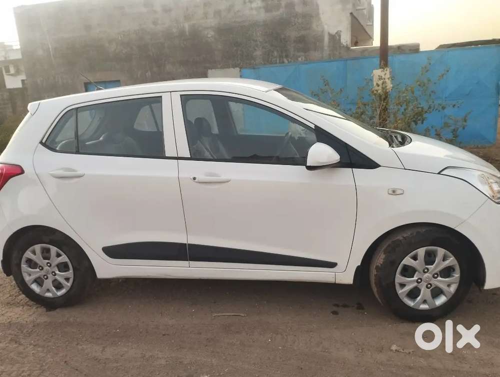 Hyundai Grand I10 2015 Cng & Hybrids Good Condition
