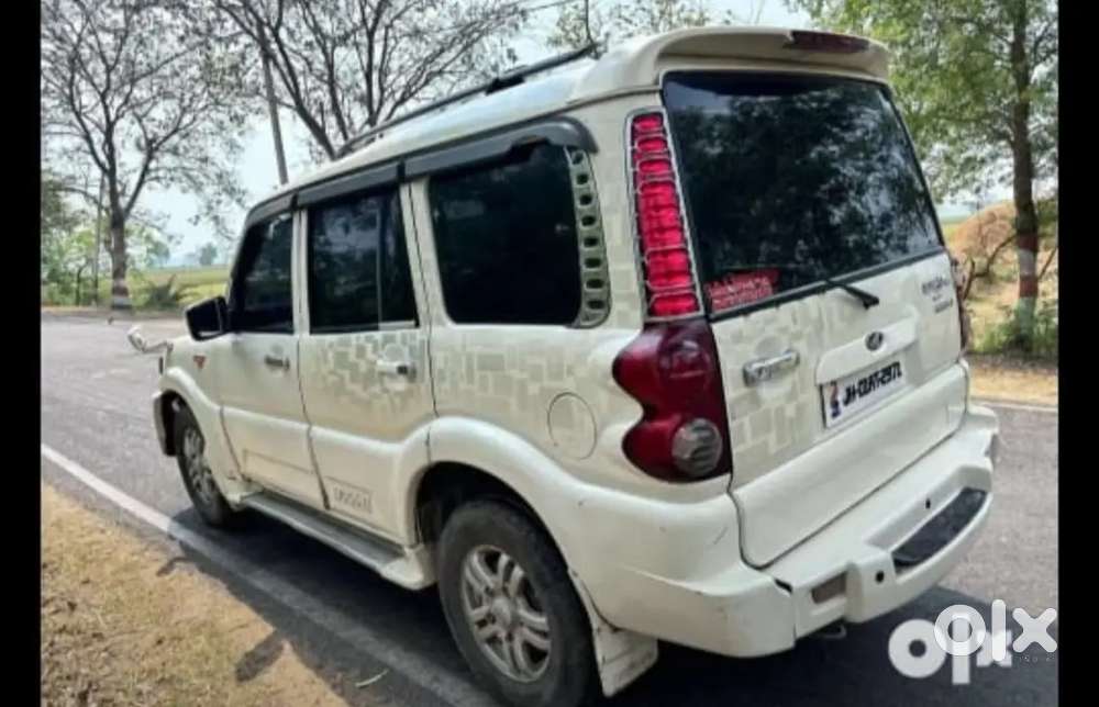 Mahindra Scorpio Classic 2013 Petrol 110000 Km Driven