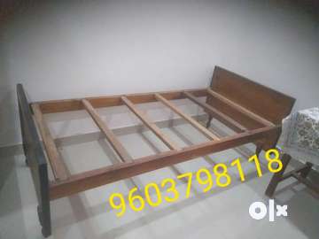 Single cot outlet size in feet