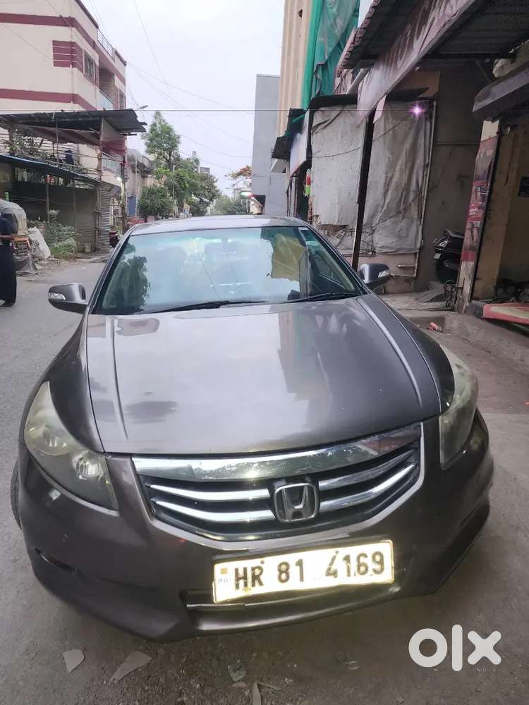 Top Model Honda Accord With Sunroof, Alloys, Cng With 20 - 25 Km Avg