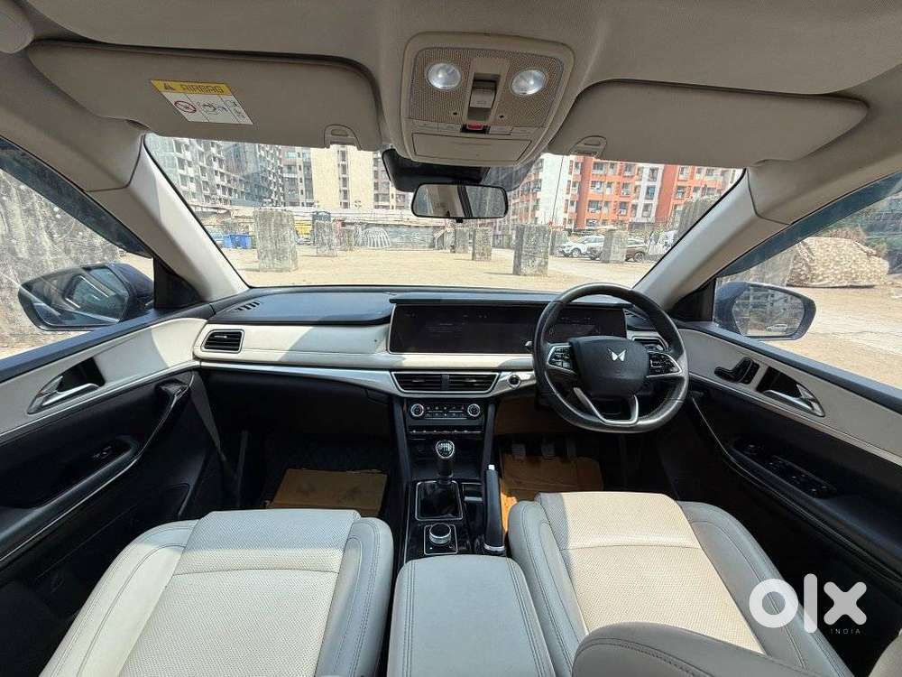 Mahindra Xuv700 2.0 Ax 7 Petrol Mt Str, 2022, Petrol