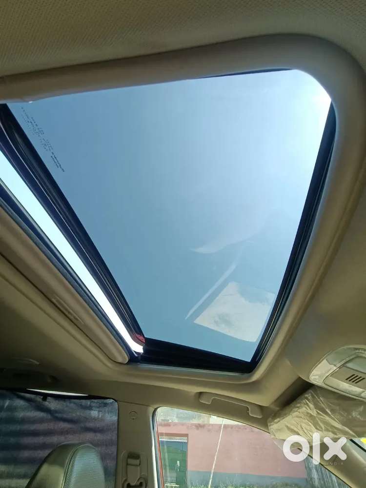 Mahindra Xuv 500 W10