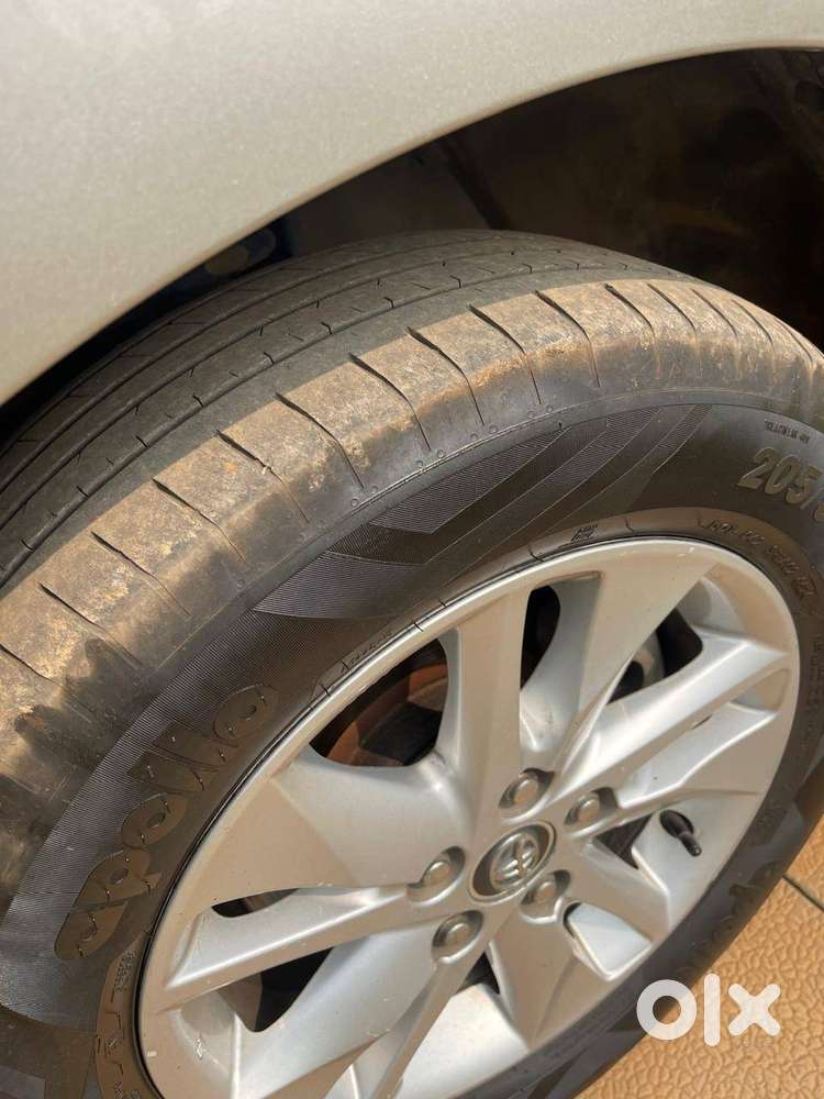 2019 Innova Crysta V Variant