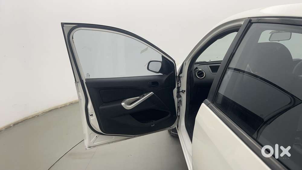 Ford Figo 2010-2012 Petrol Zxi, 2015, Petrol