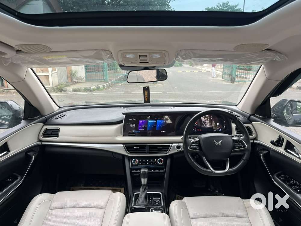 Mahindra Xuv700 Ax7l 6 Str At, 2024, Petrol