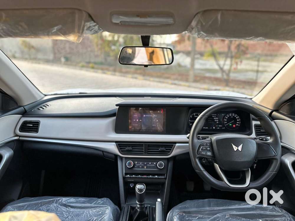 Mahindra Xuv700 2.2 Mx Diesel Mt 5 Str, 2022, Diesel