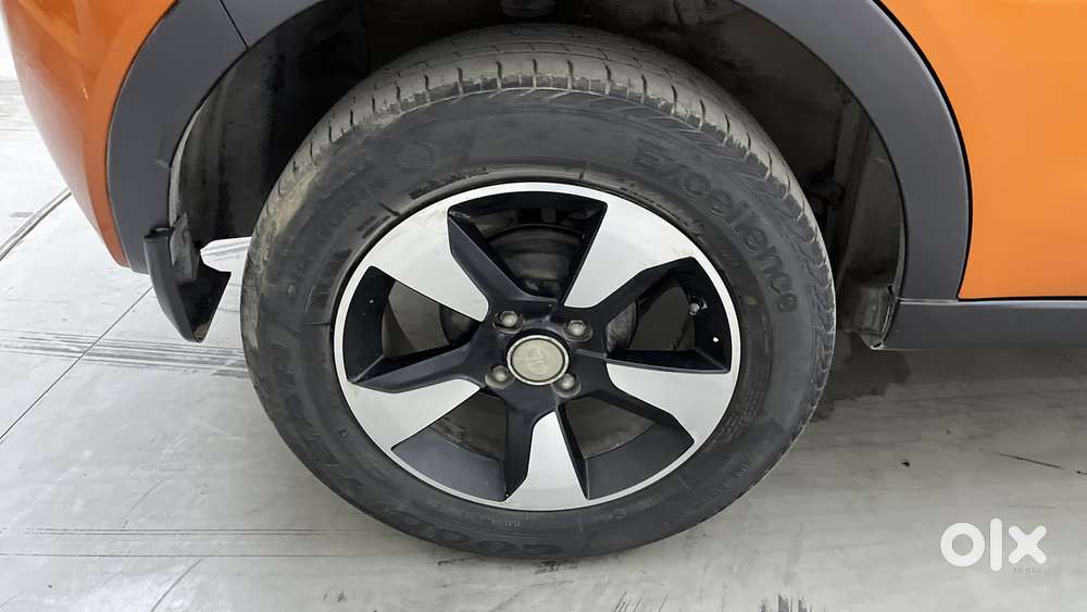 Tata Nexon 1.2 Revotron Xza Plus (o) Dual Tone, 2018, Petrol