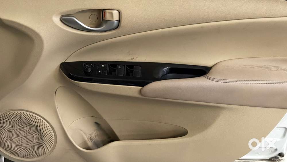 Toyota Yaris V Cvt, 2018, Petrol