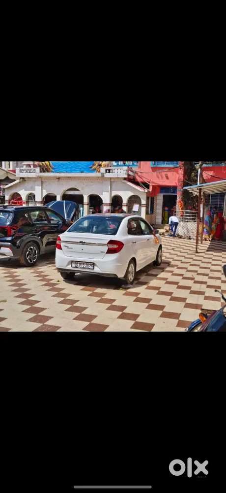 Ford Aspire Titatinium Blu 2017