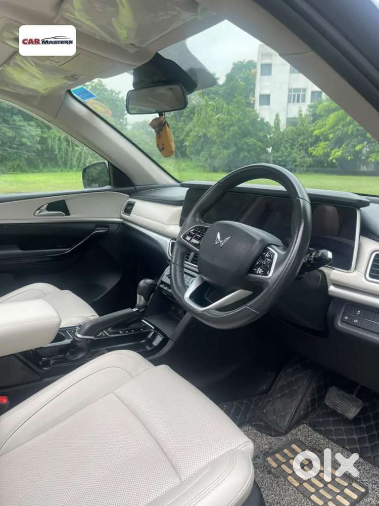 Mahindra Xuv700 2.0 Ax 7 Petrol At Str, 2023, Petrol