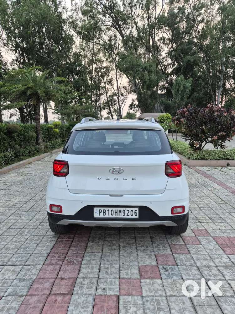 Hyundai Venue 2021 Petrol 71000 Km Driven