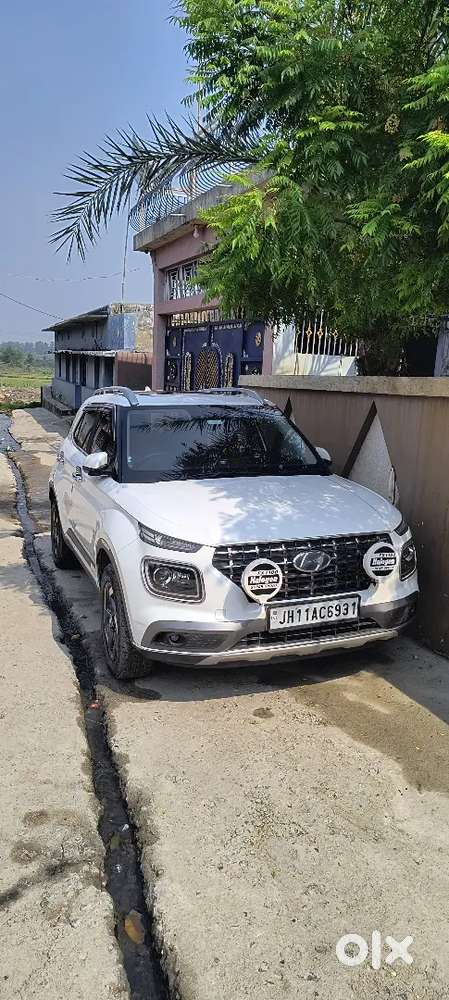 Hyundai Venue 2020 Petrol Well Maintained