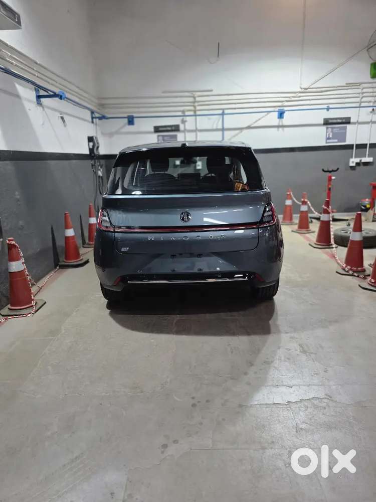 Mg Windsor Ev Top Condition  11,650 Km Driven  Extra Accessories