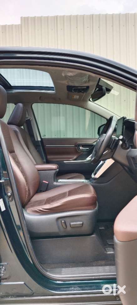 Toyota Innova Hycross 2.0 Zx Hybrid 7 Str, 2023, Petrol