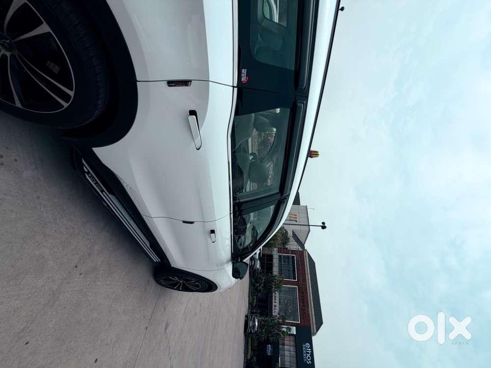 Mahindra Xuv700 2024 Petrol Well Maintained
