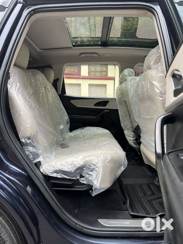 Mahindra Xuv700 2.2 Ax 5 Diesel At 7 Str, 2022, Diesel