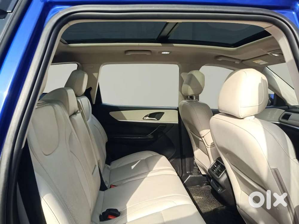 Mahindra Xuv700 2.0 Ax 7 Petrol At Str, 2023, Petrol
