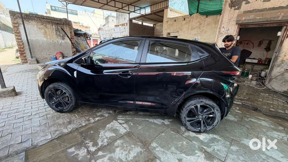 Tata Altroz Petrol 2023