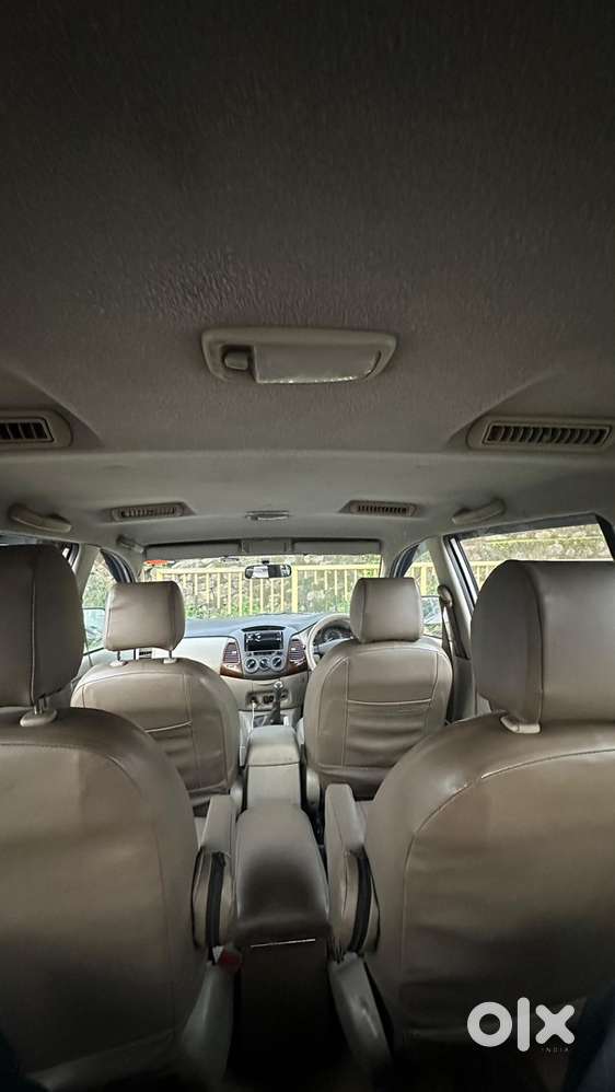 Toyota Innova Petrol 2011