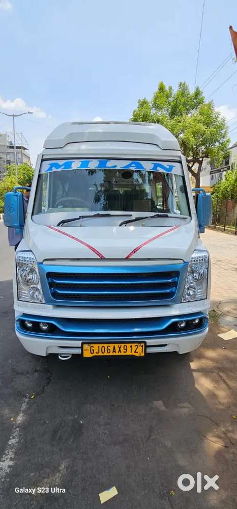Force Moters Tempo Traveller 17 Seat