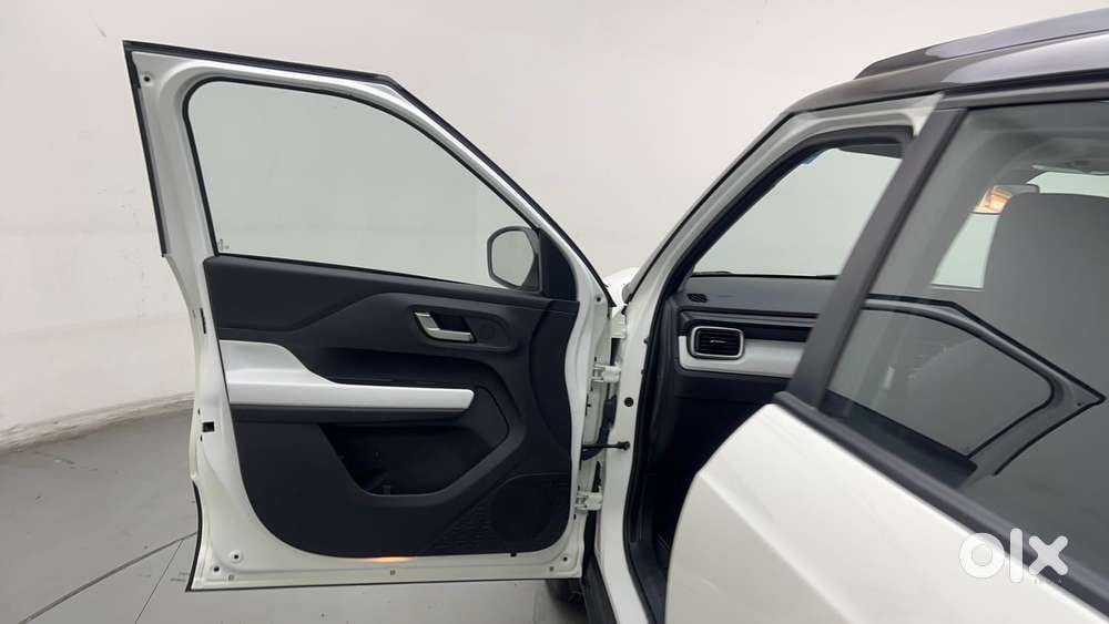 Tata Punch Creative Dual Tone Amt Sunroof, 2025, Petrol