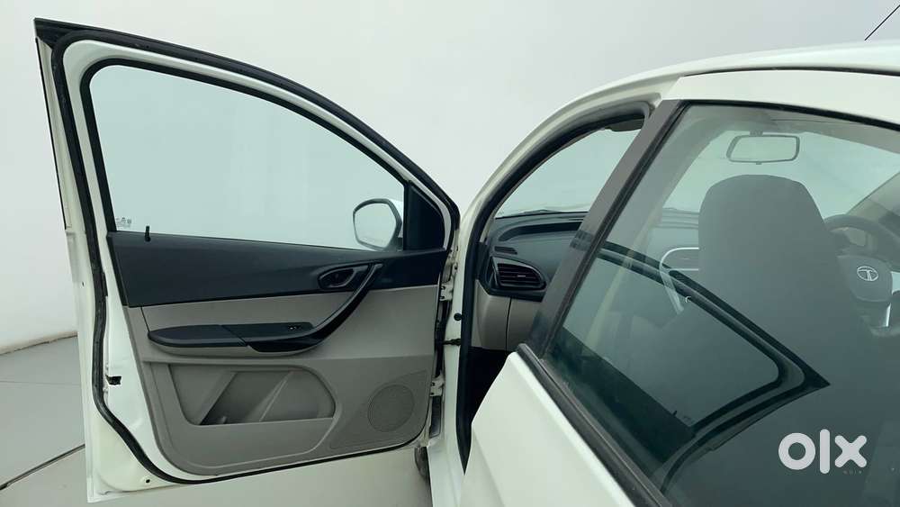 Tata Tiago 1.2 Revotron Xt, 2016, Petrol
