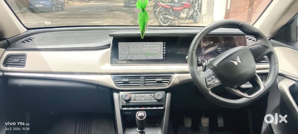 Mahindra Xuv700 Ax 3 Diesel Mt 7 Str (e), 2023, Diesel