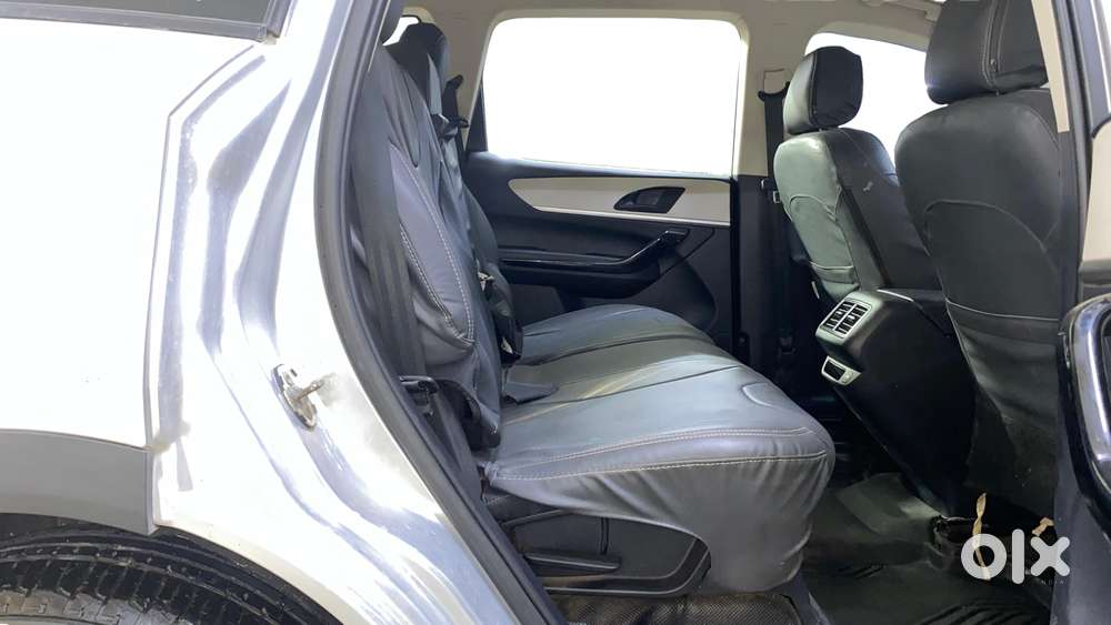 Mahindra Xuv700 2.0 Ax 5 Petrol Mt 7 Str, 2022, Petrol