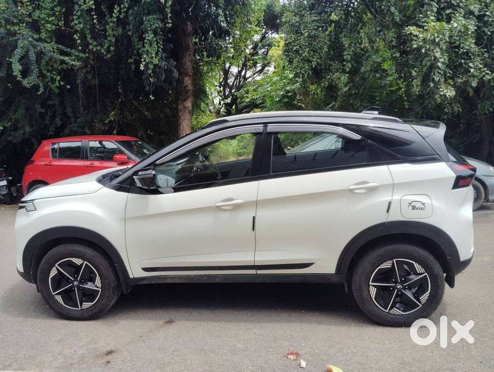 Tata Nexon Fearless Plus S Purple 1.5 Revotorq Diesel 6amt Dual Tone..