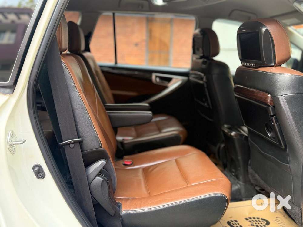 Toyota Innova Crysta 2.8z Automatic, 2016, Diesel