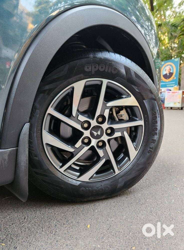Mahindra Xuv300 1.2 W6 Amt Petrol, 2023, Petrol