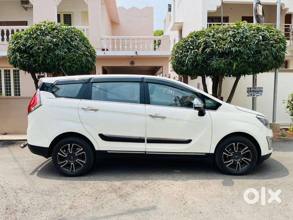 Mahindra Marazzo
