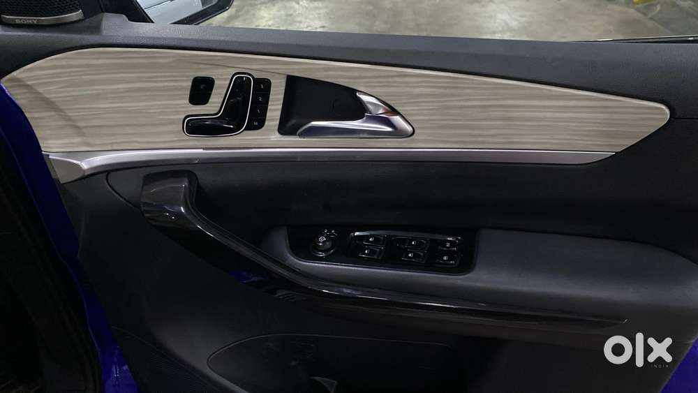 Mahindra Xuv700 2.2 Ax 7 Diesel At Luxury Pack Str, 2021, Diesel