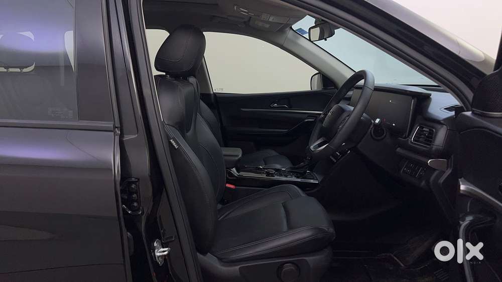 Mahindra Xuv700 2.0 Ax 7 Petrol At Luxury Pack Str, 2025, Petrol
