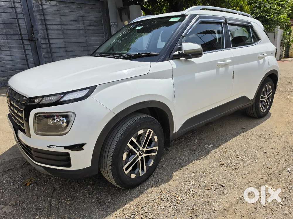 Hyundai Venue Diesel 06 December 2022 ,new Battery And Tyres