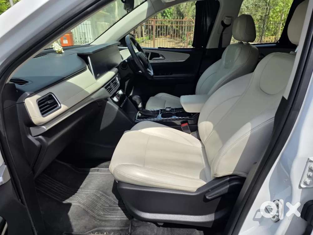 Mahindra Xuv700 2.2 Ax 7 Diesel At Luxury Pack Str Awd, 2022, Diesel