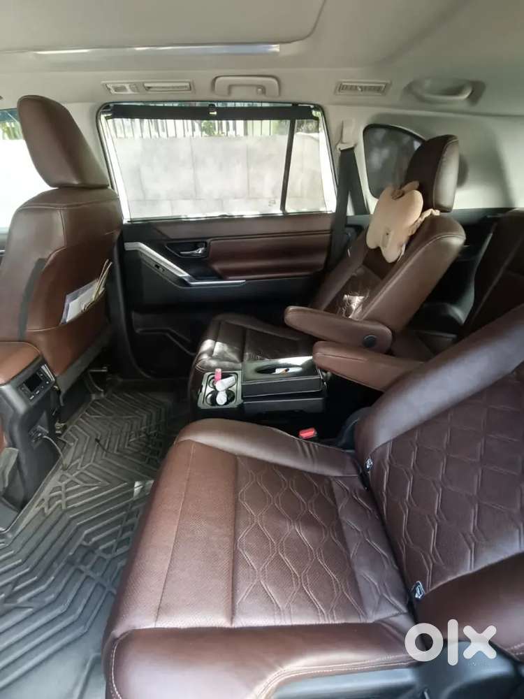 2023 Toyota Innova Hycross  Super White  Hr87  Executive - Owned