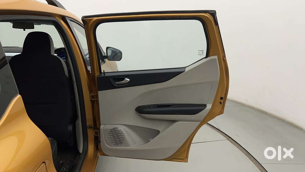 Renault Triber Rxz Easy-r Amt, 2023, Petrol