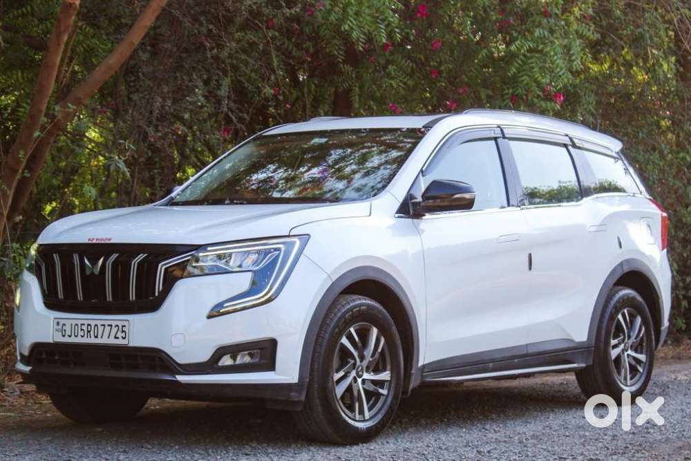 Mahindra Xuv700 2.0 Ax 5 Petrol Mt Str, 2022, Petrol