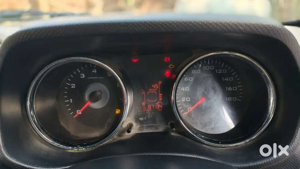 Mahindra Tuv 300 2016