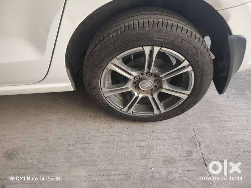 Volkswagen Vento 1.2 Tsi Highline At, 2015, Petrol