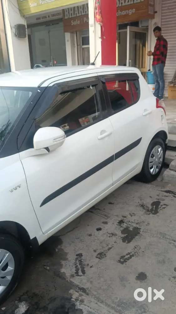 Maruti Suzuki Swift 2017 Petrol 88000 Km Driven