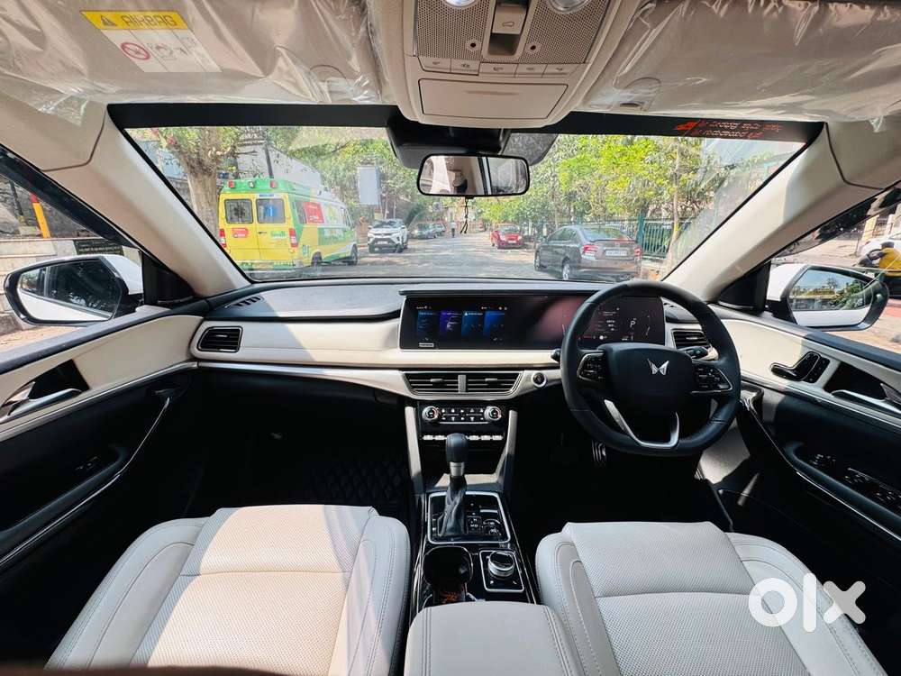 Mahindra Xuv700 Ax7l 6 Str At, 2025, Diesel